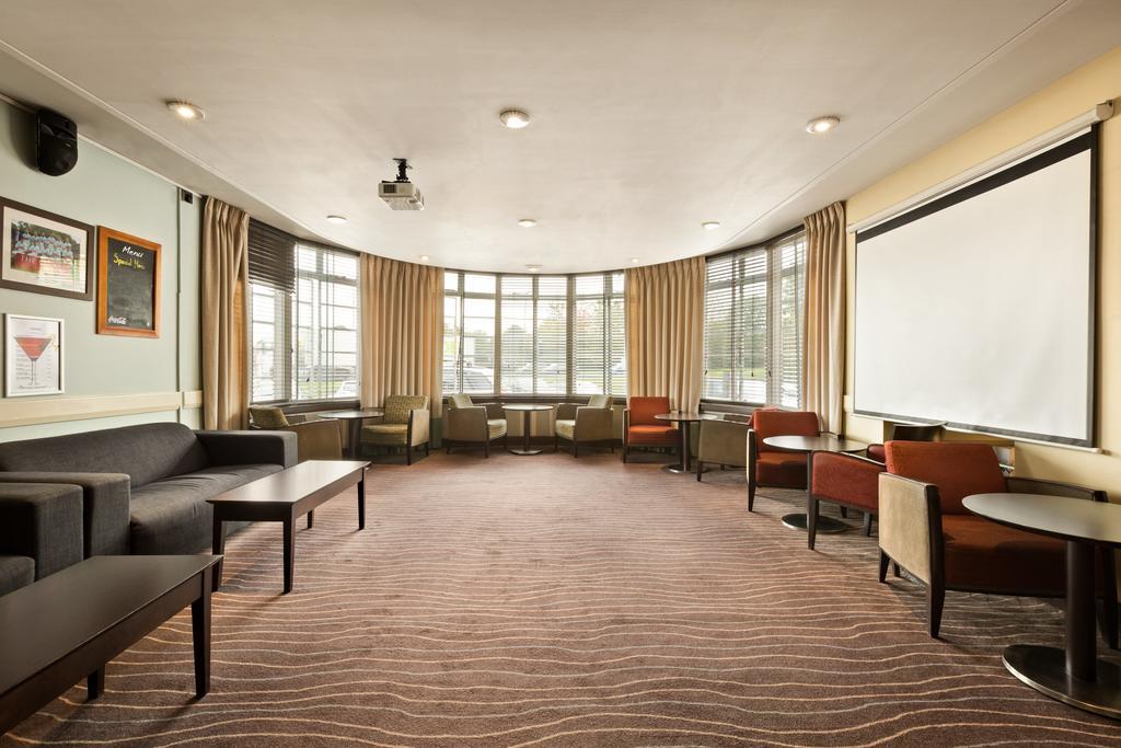 Ramada Hatfield Хатфилд Экстерьер фото