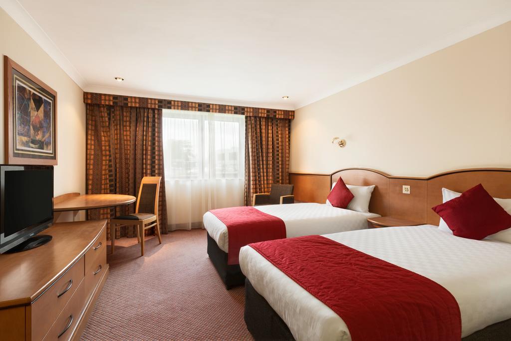 Ramada Hatfield Хатфилд Экстерьер фото