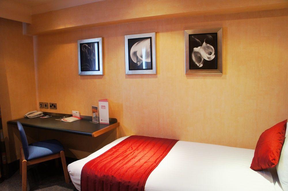 Ramada Hatfield Хатфилд Экстерьер фото