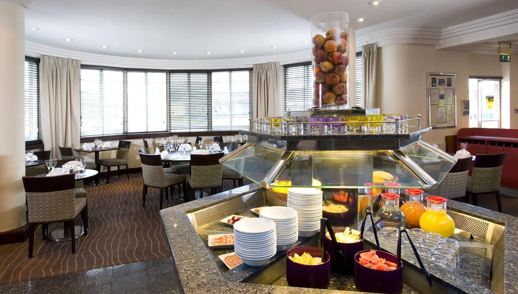 Ramada Hatfield Хатфилд Экстерьер фото