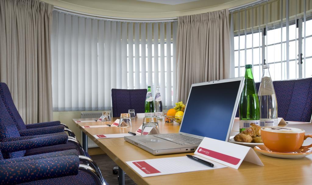Ramada Hatfield Хатфилд Экстерьер фото