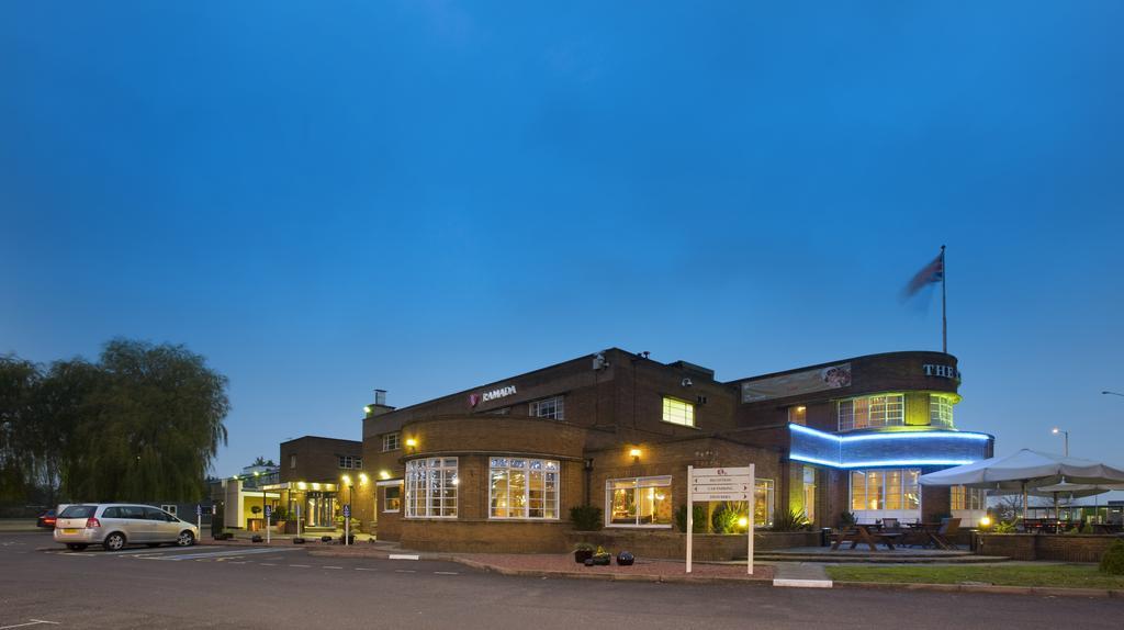 Ramada Hatfield Хатфилд Экстерьер фото
